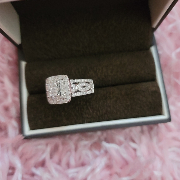 Diamond ring - Picture 2 of 5